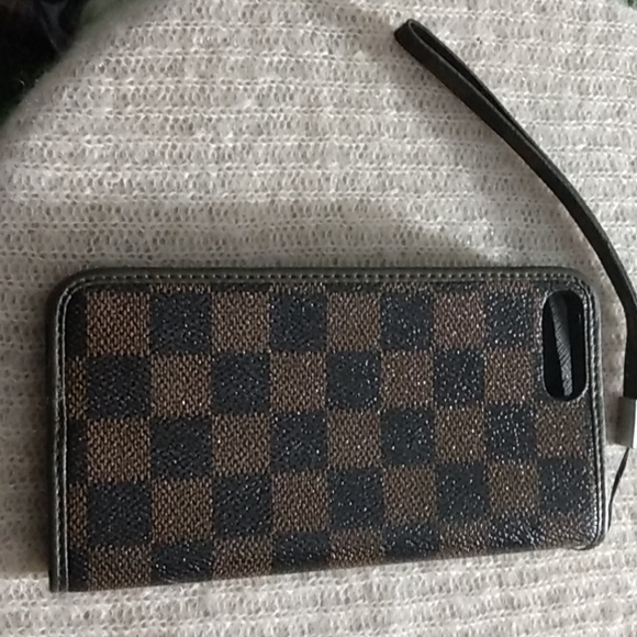 - Louis Vuitton phonecase - Picture 4 of 4
